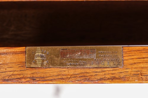 Lot 274 - A Regency pollarded oak partner's kneehole...