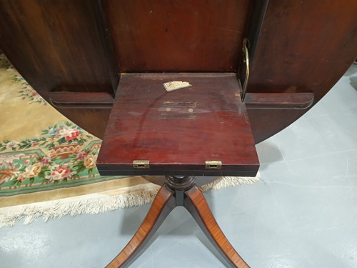 Lot 254 - A George III oval mahogany snap-top breakfast...