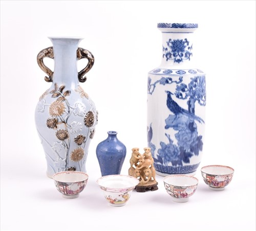 Lot 176 - A collection of Chinese porcelain items...