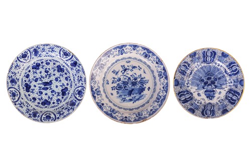 Lot 333 - A Dutch mid-18th century blue and white Delft...