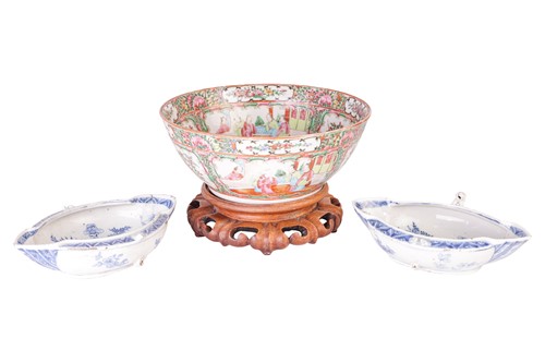 Lot 59 - A Chinese Famille Rose porcelain circular...