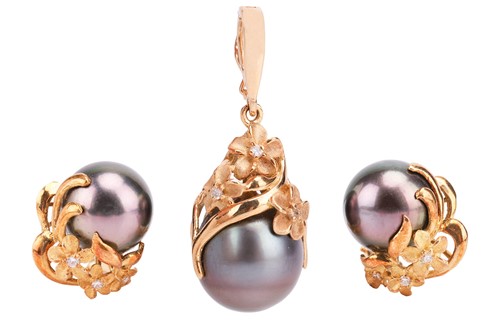 Lot 197 - A pair of Tahitian cultured pearls earrings...