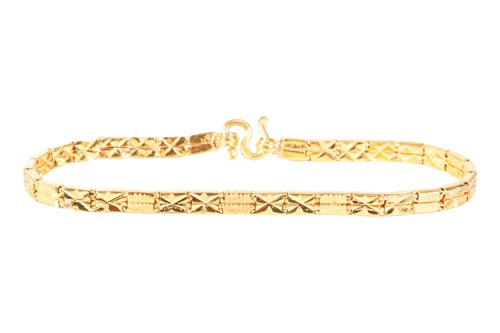 Lot 5 - A hinged link bracelet, comprising a series of...