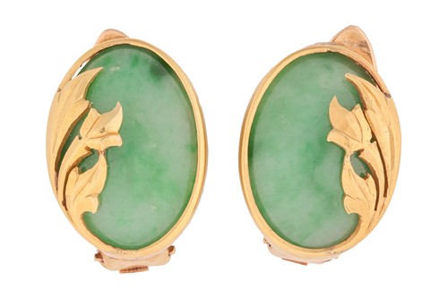 Lot 31 - A pair of jade clip-on earrings or dress clips;...