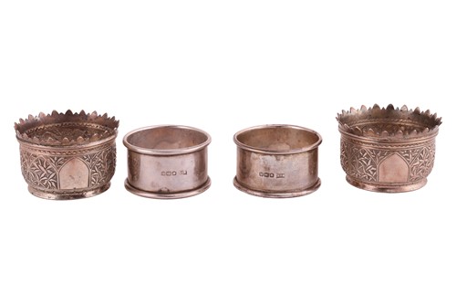 Lot 113 - A group lot of silver, comprising two dessert...