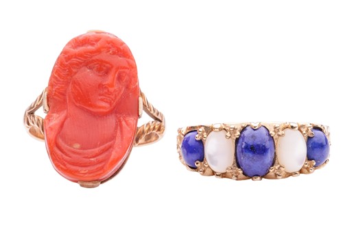 Lot 41 - A corallium rubrum cameo ring and a lapis...