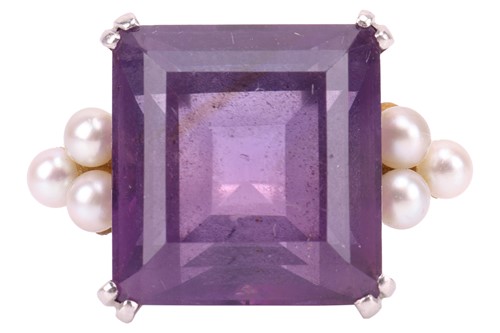 Lot 239 - An amethyst and seed pearl dress ring,...