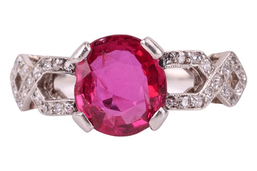 Lot 103 - An Edwardian ruby and diamond dress ring,...