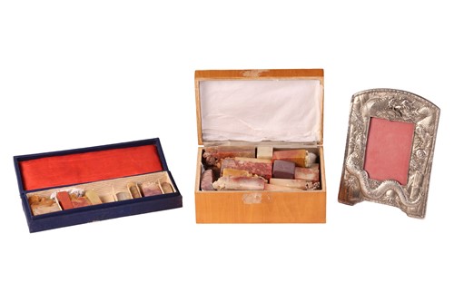 Lot 85 - A box containing a collection of Chinese...