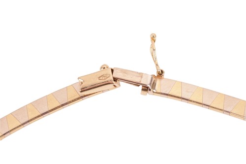 Lot 31 - A flat chevron-link necklace, with alternating...