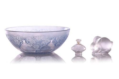 Lot 197 - A René Lalique 'Vases' pattern bowl, number...