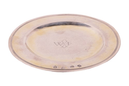 Lot 371 - A George II circular silver, paten, London...