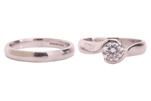 Lot 43 - A diamond solitaire ring and matching wedding...