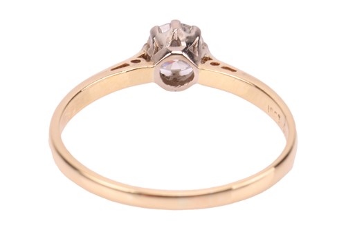 Lot 129 - A diamond solitaire ring, the central round...