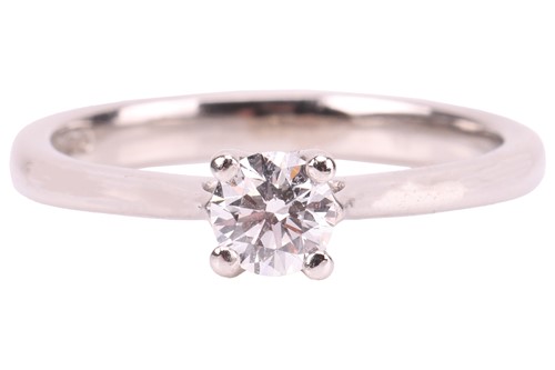 Lot 87 - A diamond solitaire ring, featuring a round...