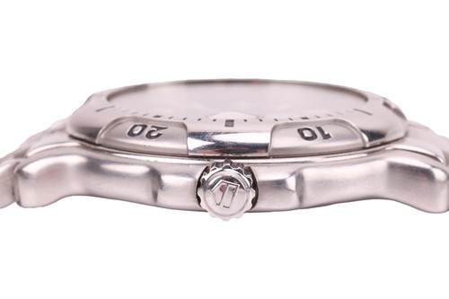 Lot 74 - TAG Heuer A Professional 6000 Series Gentleman'...