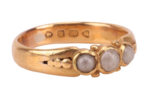 Lot 223 - A Victorian pearl-set ring in 22ct gold,...