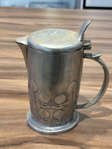 Lot 168 - A collection of decorative Arts and Crafts...