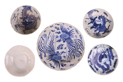 Lot A small study collection of Chinese porcelain,...