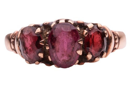 Lot 4 - Three jewellery items comprising an amethyst...