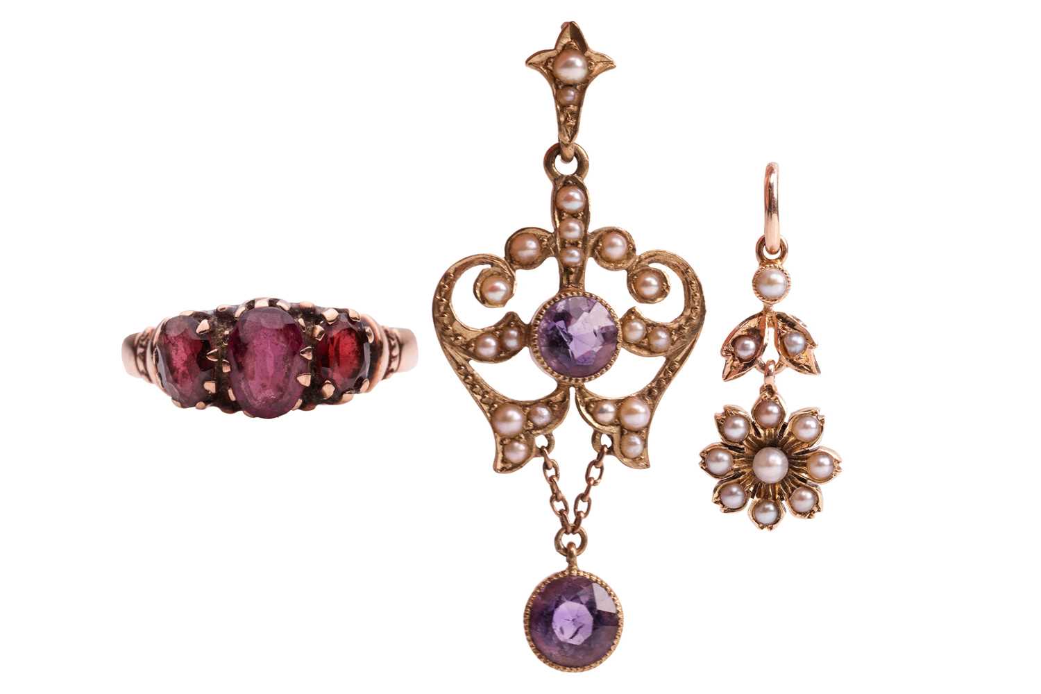 Lot 4 - Three jewellery items comprising an amethyst...