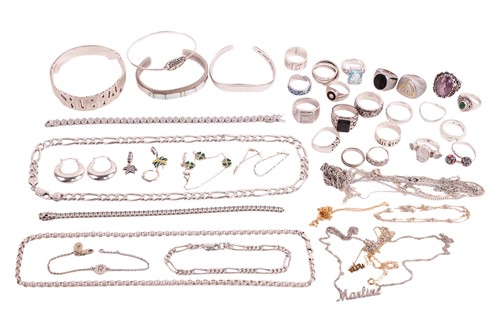 Lot 31 - A group of silver and white metal items...