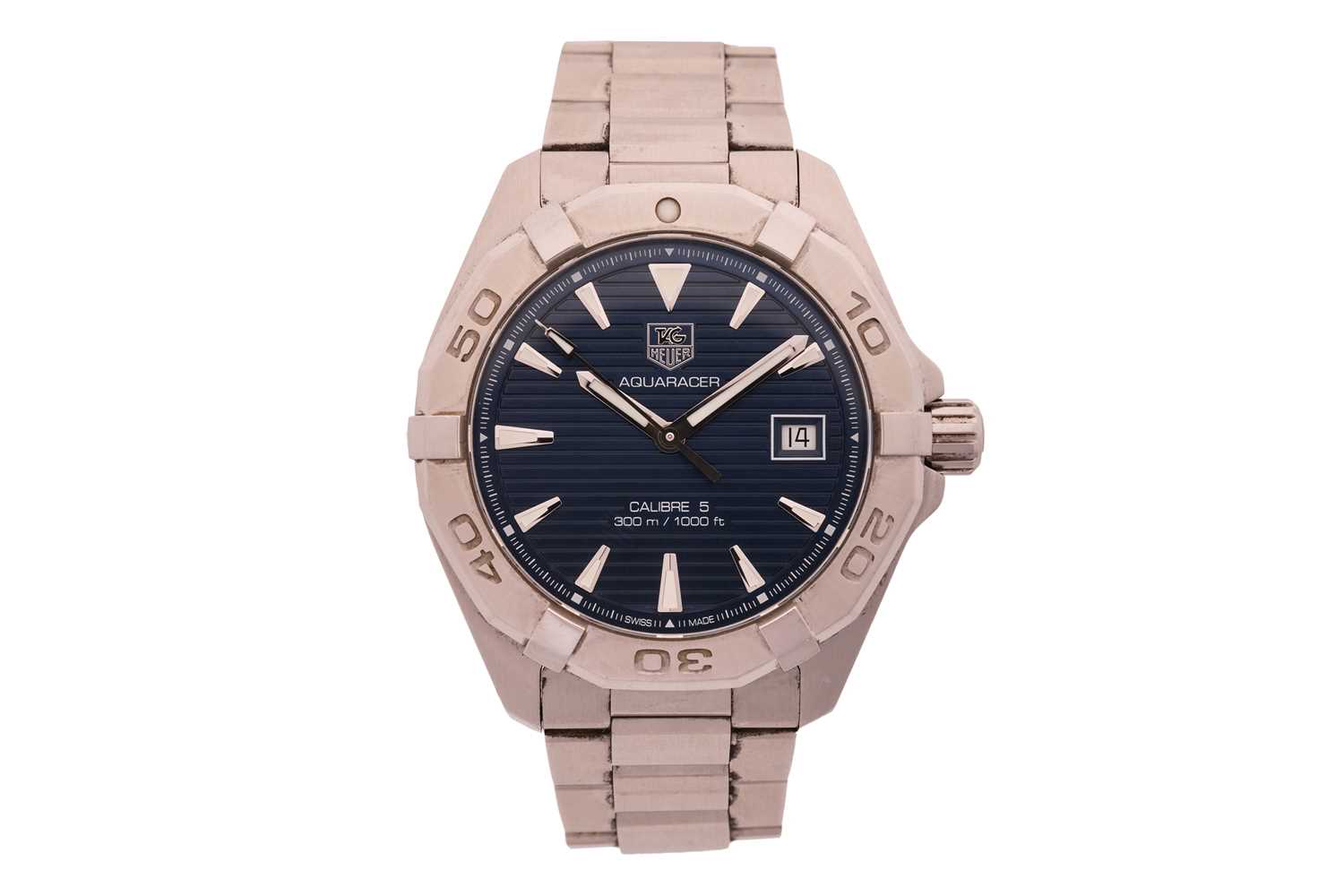 Lot 276 - A TAG Heuer Aquaracer Gentleman's Wristwatch...