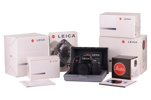 Lot A Leica R8 SLR Camera, 2000, black, serial no....