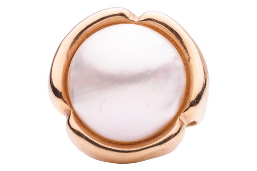 Lot 2 - A Mabé pearl dress ring, comprising a round...