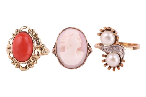 Lot 18 - Three rings; comprising a shell cameo ring,...