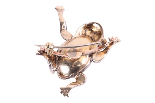 Lot 69 - A gem-set frog brooch, the body set with a...
