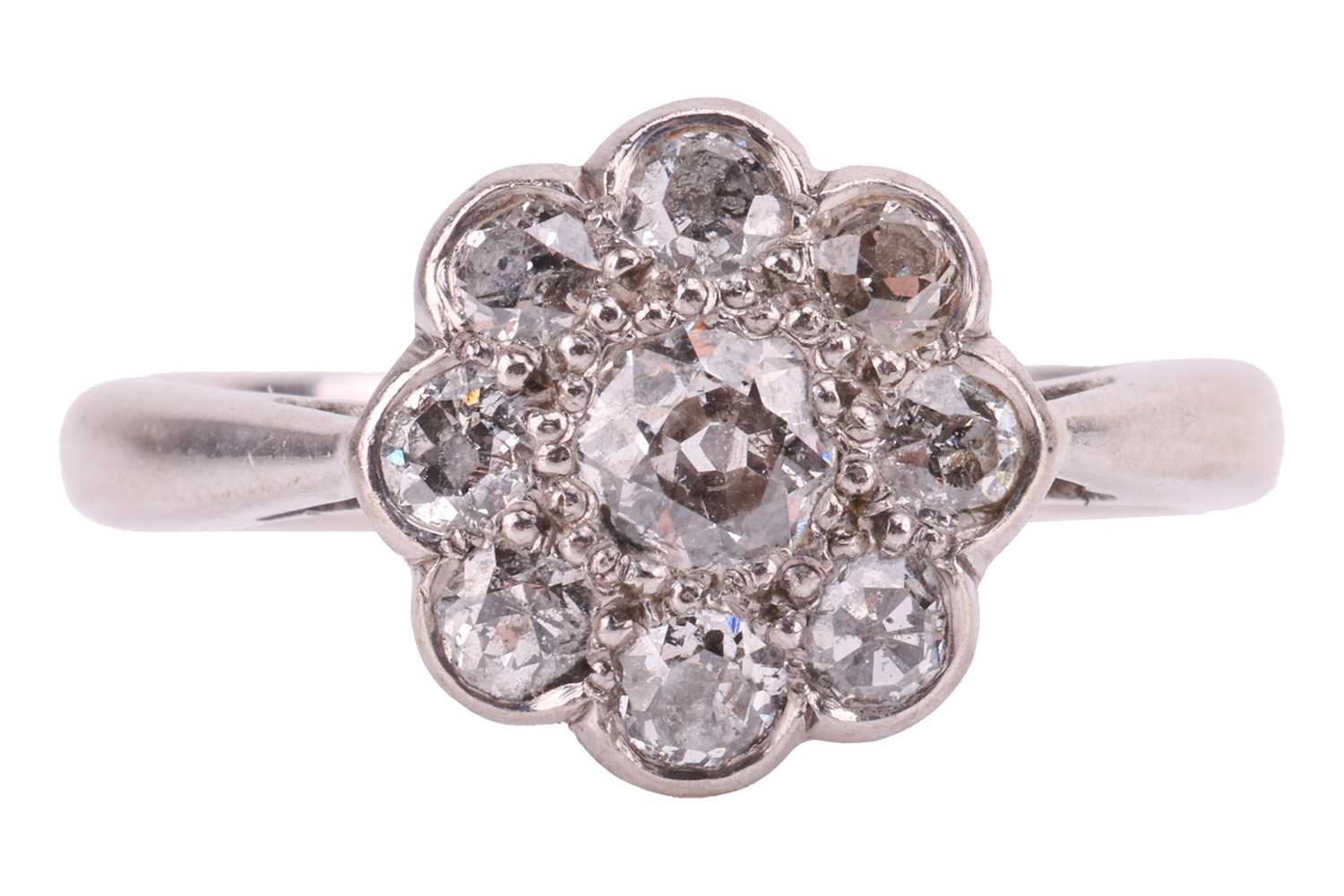 Lot 189 - A daisy head diamond cluster ring in 18ct...