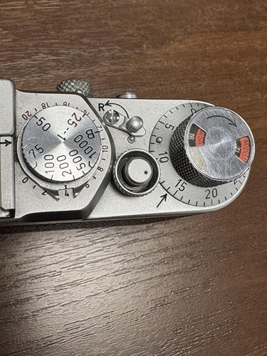 Lot 140 - An Ernest Leitz Wetzlar Leica IIIf 35mm...