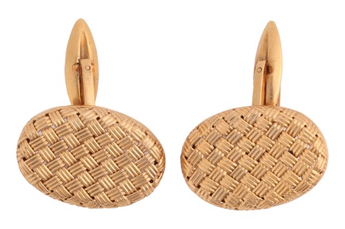 Lot 90 - A pair of cufflinks; with oval basket weave...