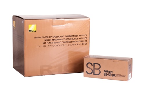 Lot 155 - A Nikon close up Speedlite Commander Kit R1C1,...