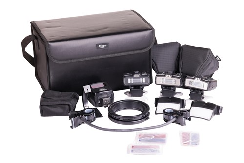 Lot 155 - A Nikon close up Speedlite Commander Kit R1C1,...