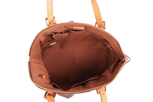 Lot 189 - Louis Vuitton - a Tivoli GM shoulder bag in...