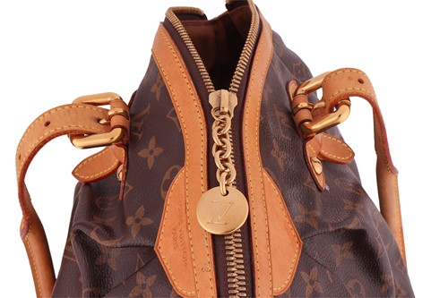 Lot 189 - Louis Vuitton - a Tivoli GM shoulder bag in...
