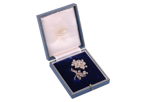 Lot 217 - A Victorian diamond en tremblant flower brooch,...