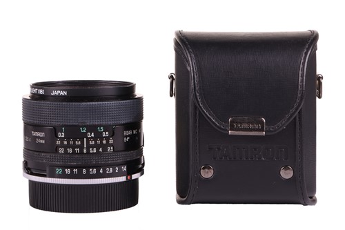 Lot 147 - A collection of vintage camera equipment,...