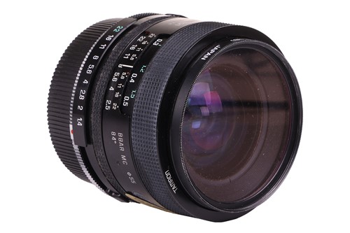 Lot 147 - A collection of vintage camera equipment,...