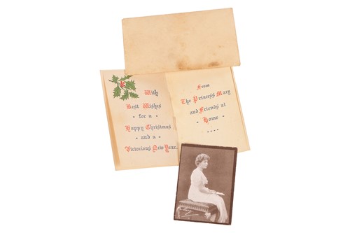 Lot 171 - A small collection of militaria, to include an...