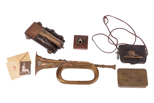 Lot 171 - A small collection of militaria, to include an...