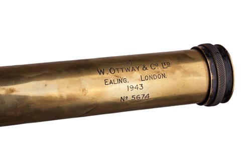 Lot 171 - A small collection of militaria, to include an...