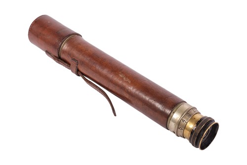 Lot 171 - A small collection of militaria, to include an...