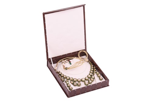 Lot 212 - An Indian diamond-set fringe necklace and...