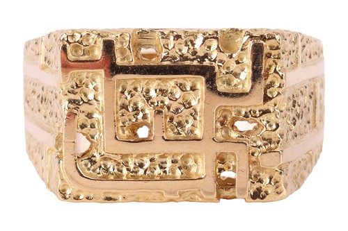 Lot 101 - A modernist abstract ring, the rectangular...