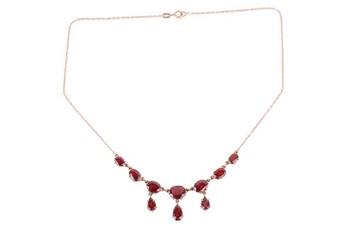 Lot 221 - A garnet fringe necklace in 9ct yellow gold,...