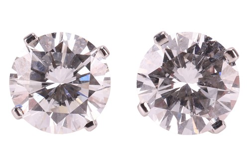 Lot 52 - A pair of diamond stud earrings in platinum,...