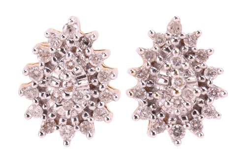 Lot 141 - A pair of diamond stud earrings, each set with...